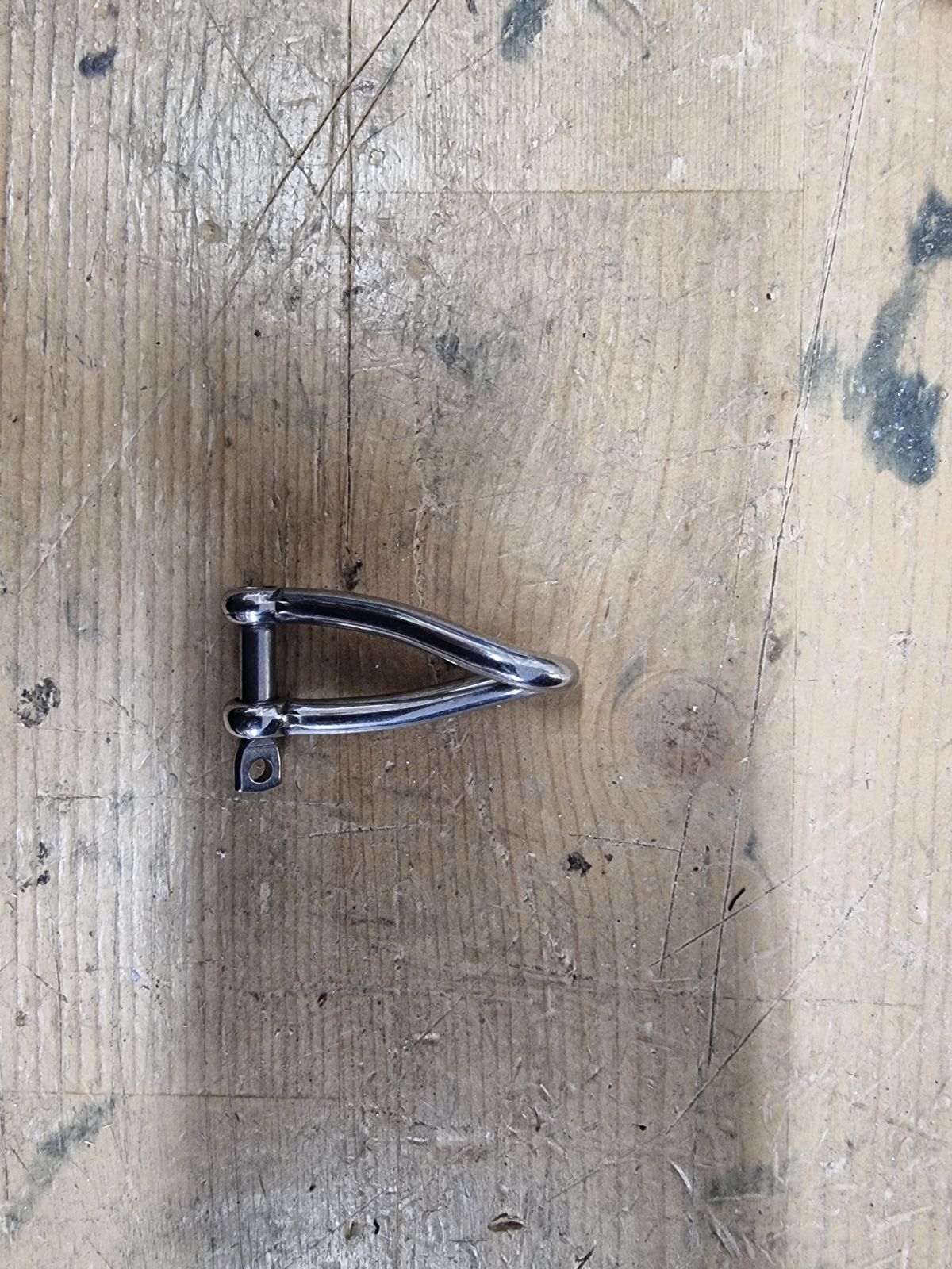 Twisted D-Shackle 5/16" - 85 pcs box